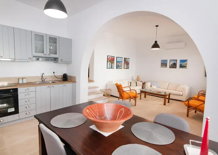 Blue View House 1 - Ysternia Bay - 2br Seafront Istérnia