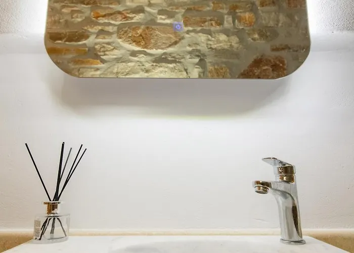 Blue View House 1 - Ysternia Bay - 2br Seafront Vakantiehuis *