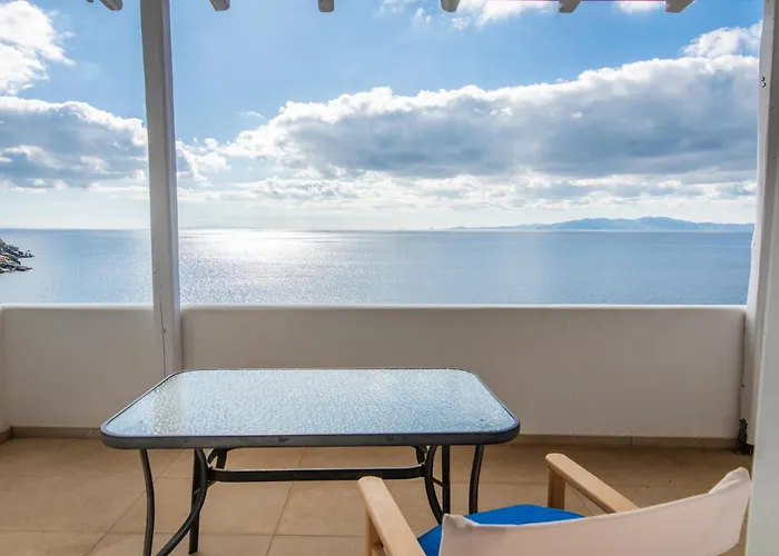 Blue View House 1 - Ysternia Bay - 2br Seafront Vakantiehuis